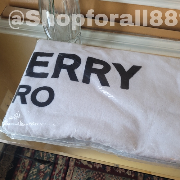 Burberry towel - Picture 4 of 5